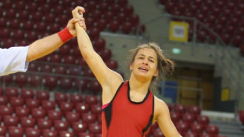 Елица Янкова се класира за финала