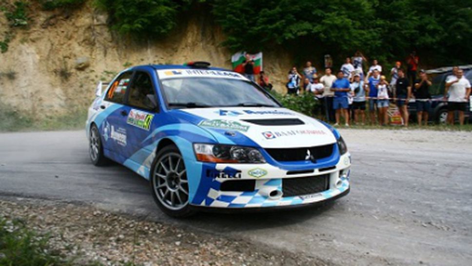 Исаев води в средата на състезанието