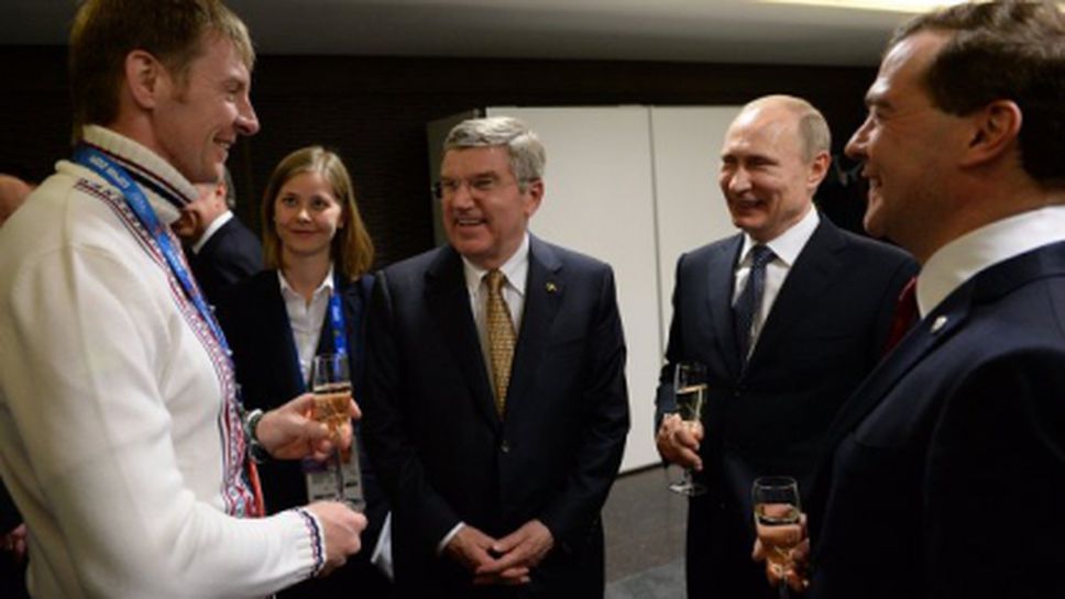 Путин бръкна в торбата с ордени и медали