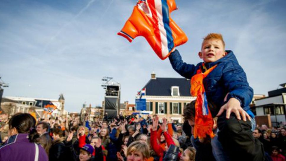 Десетки хиляди посрещнаха холандските олимпийци в Ассен