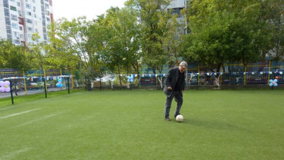 "Звездичка" започва да гради собствена база