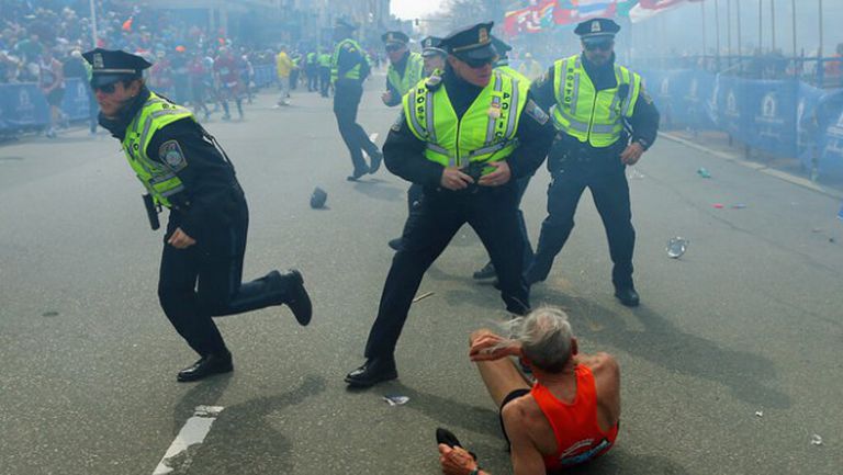 Бомби окървавиха маратона в Бостън, над 100 ранени и трима загинали