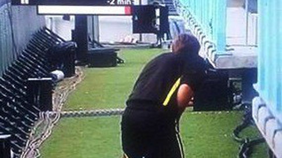 Снимаха Марио Гьотце да се облекчава на стадиона в Малага