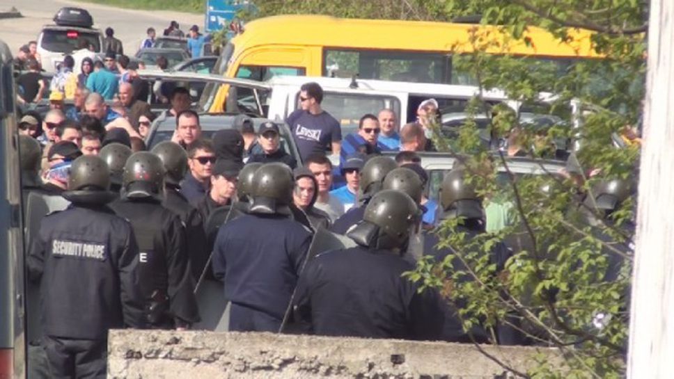 Само в Спортал: Скандали между фенове и полиция след мача в Ловеч