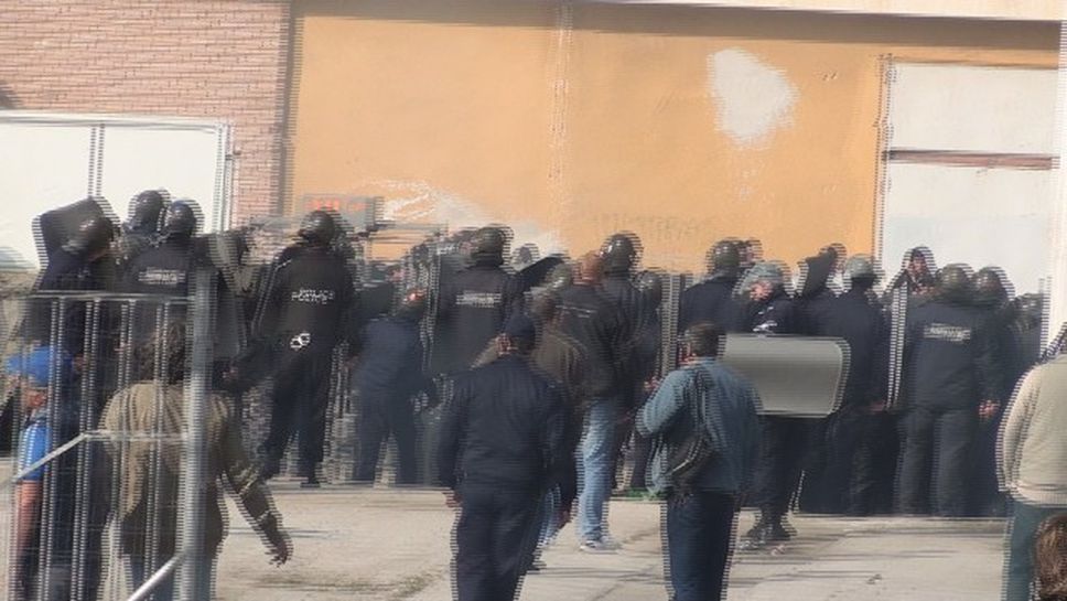 Сблъсъци между ултрасите на Левски и полицията