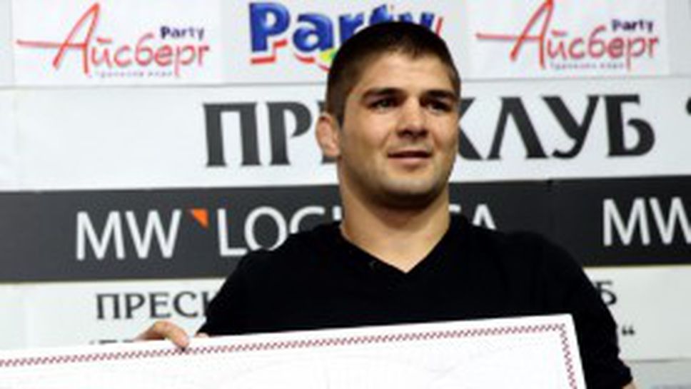 Иво Ангелов получи чек за европейската титла по борба