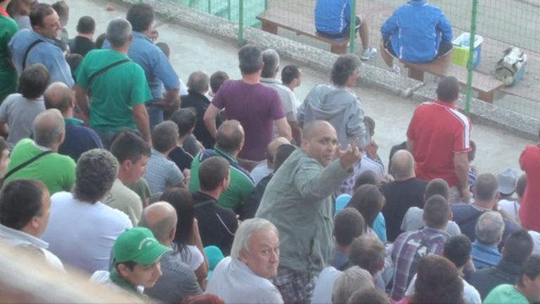 Среден пръст и овации за левскарите във Враца