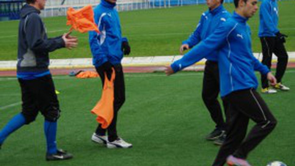 Малин Орачев поема юношите на Черноморец