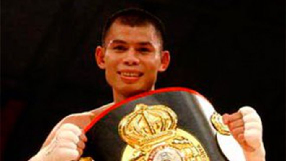 Крис Джон ще се бие още две години