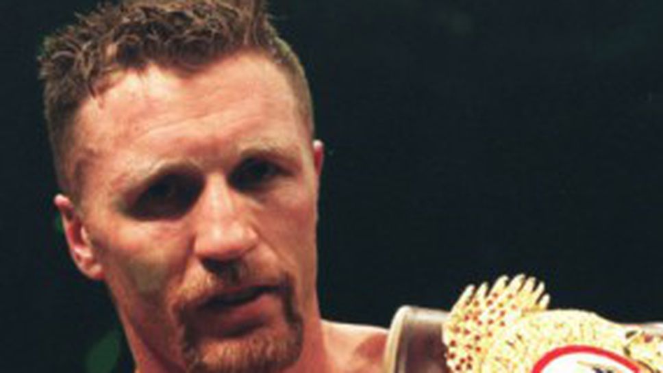 Дадоха лиценз на Стив Колинс