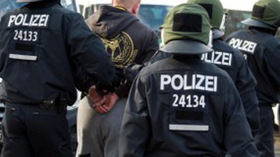 Хулигани раниха 15 полицаи в Берлин