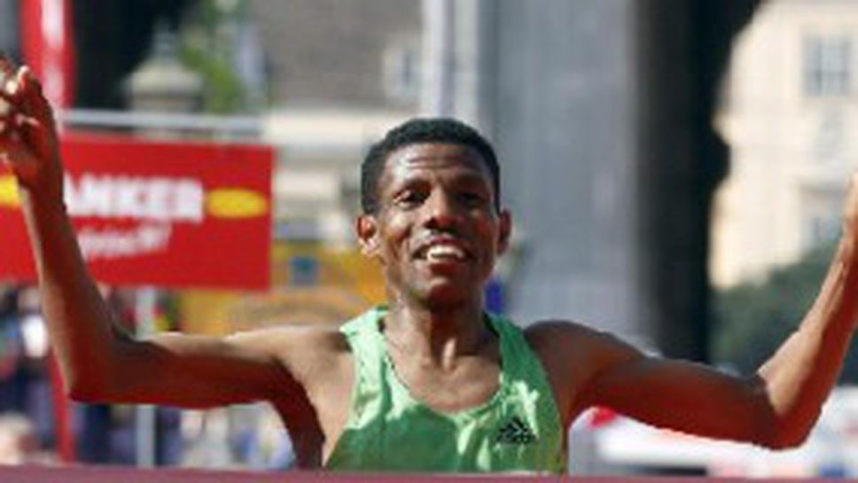 Кенийци триумфираха в маратона на Виена, Гебрселасие спечели полумаратона