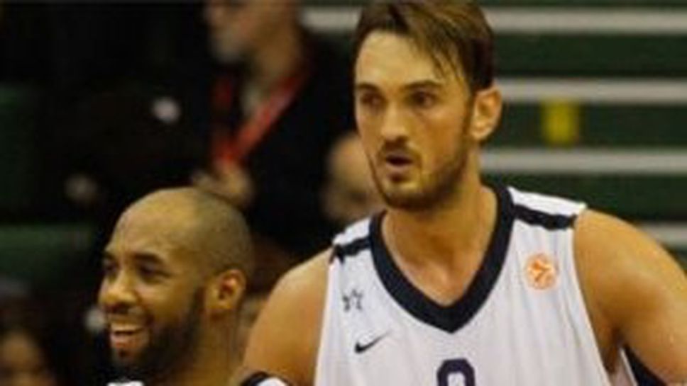 Анадолу Ефес остана в играта след домакински успех над Олимпиакос