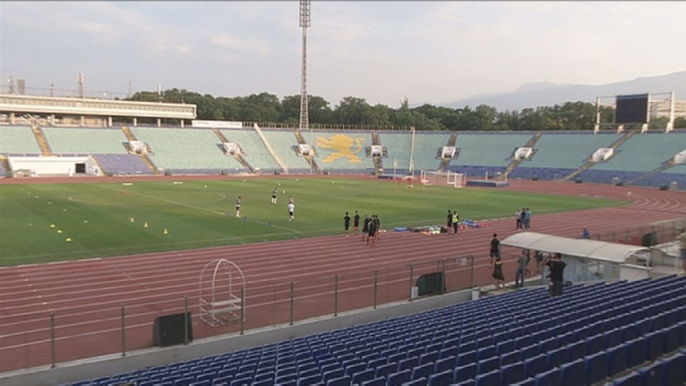 Националите тренират за мача с Македония