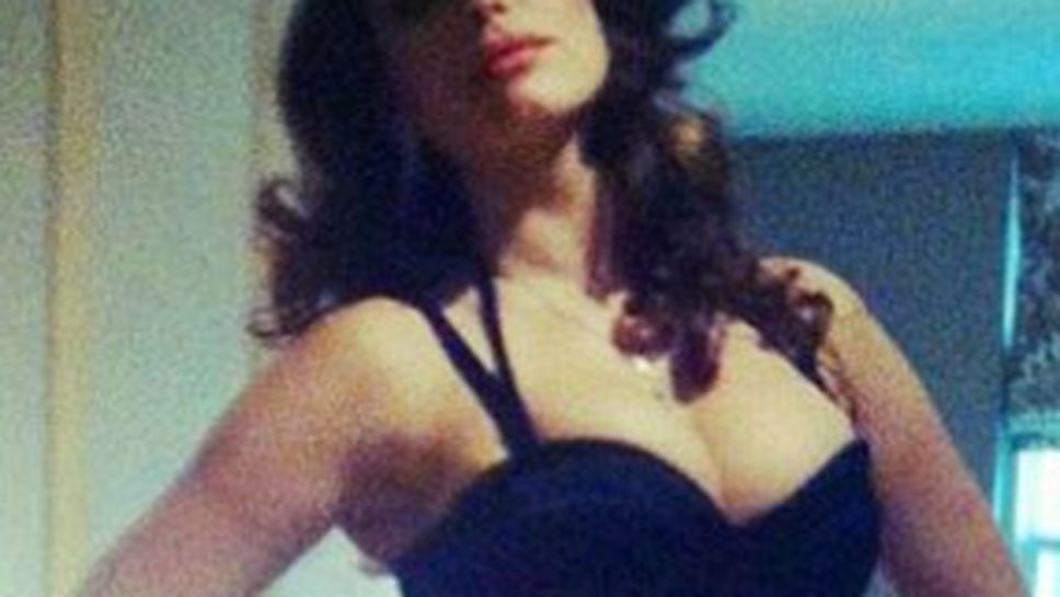 Кели Брук секси като София Лорен (снимки)