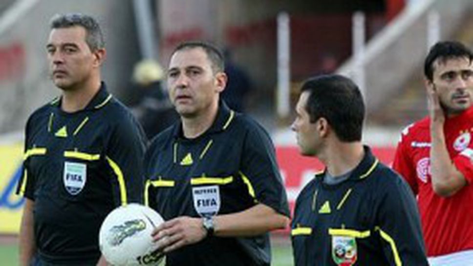 Човек на Боби е фаворит да свири Вечното дерби