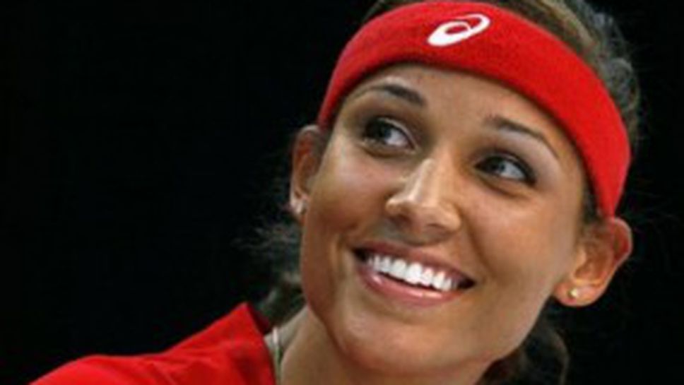 Asics продължи договора си с Лоло Джоунс