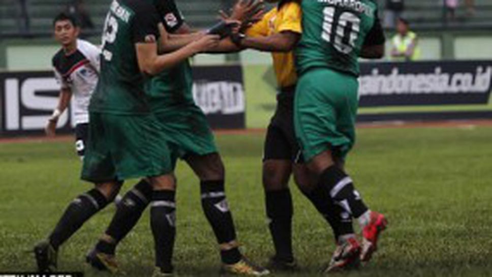 Индонезиец с доживотно наказание, след като удари в лицето съдия (Видео)