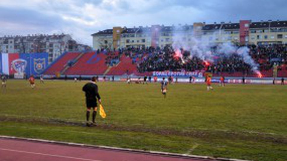 62 задържани при масове сбиване между фенове в Босна