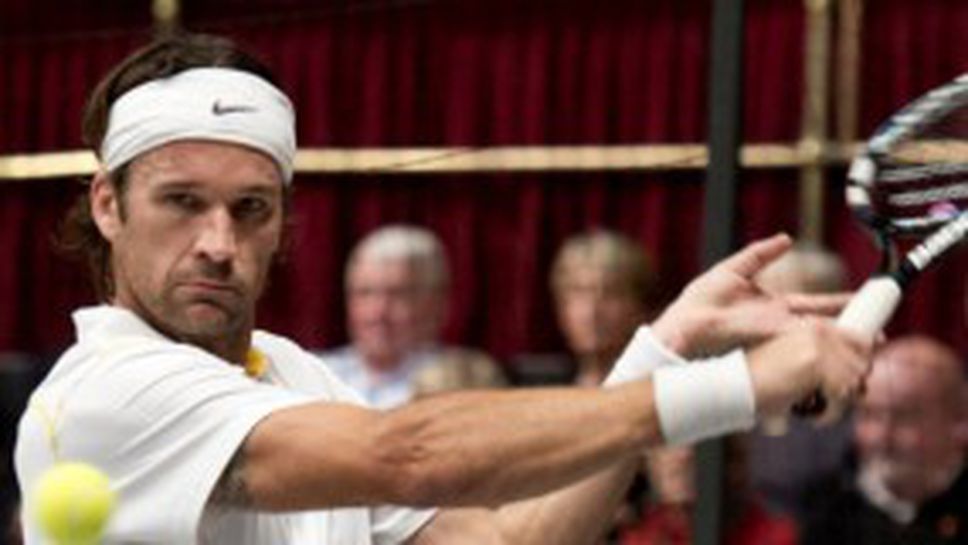 Карлос Моя се присъедини към Макенроу в турнир за ветерани