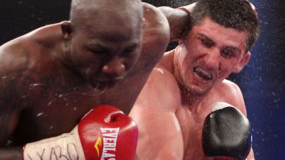 Хук - Афолаби III на 8 юни