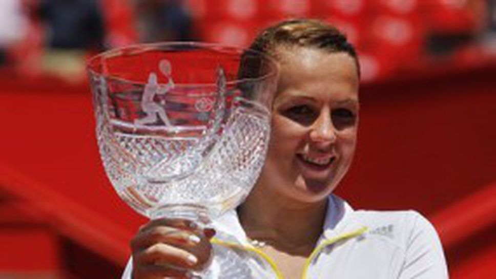 Павлюченкова спечели първа титла с помощта на Мартина Хингис