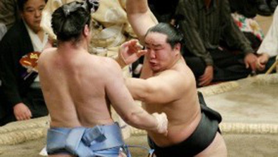 Котоошу постигна победа в първи кръг