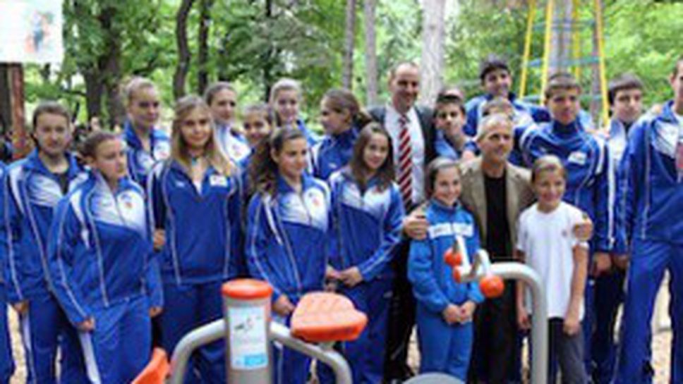 Петър Стойчев и Марин Райков откриха фитнес площадка в столицата