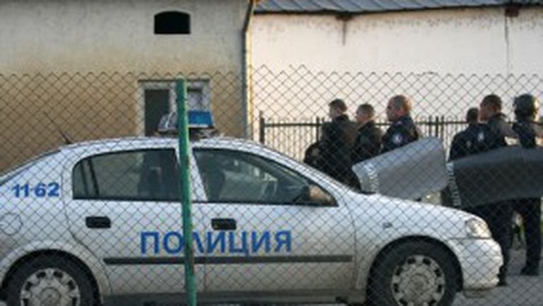 Полицаи завардиха отрано Български извор (видео)