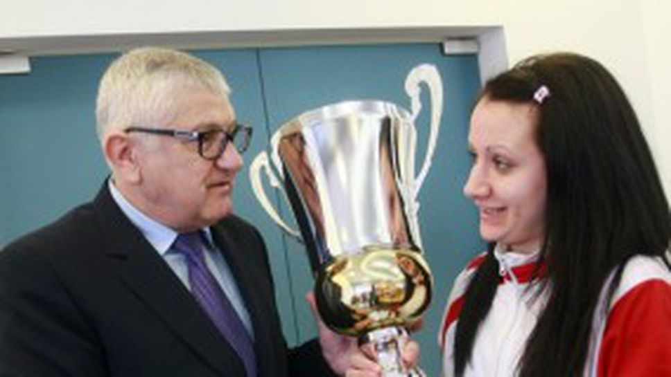 ЦСКА и Даниела Кънчева благодарят на Петър Кънев