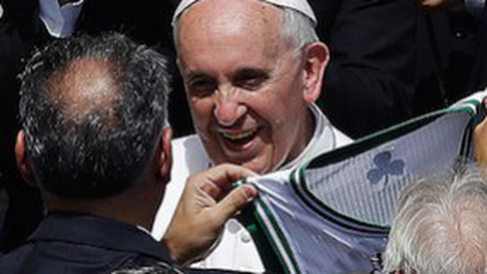 Папа Франциск получи потник на Бостън Селтикс