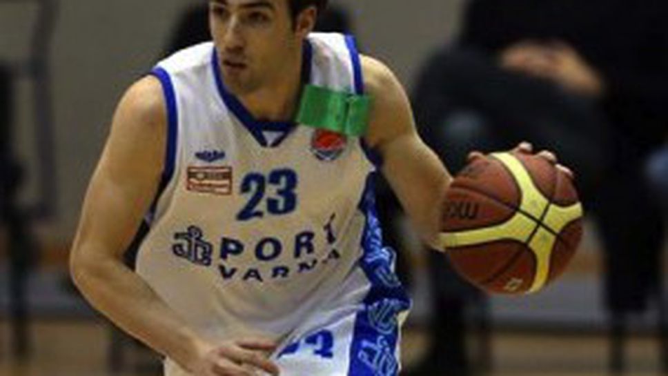 Асен Великов остава във Варна още година