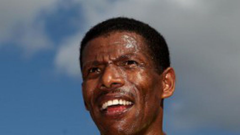 Гебреселасие трети на 10 км в Манчестър, Мокока печели