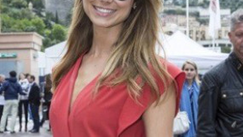 Стейси Киблър загадъчно показва бельото си