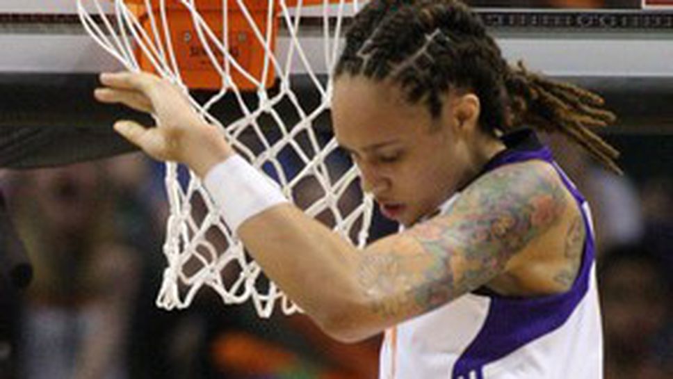 Бритни Гринър влезе в историята на женския баскетбол (видео)