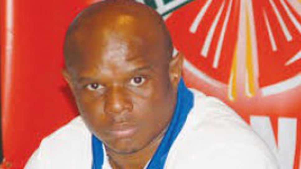 Хари Саймън се завръща