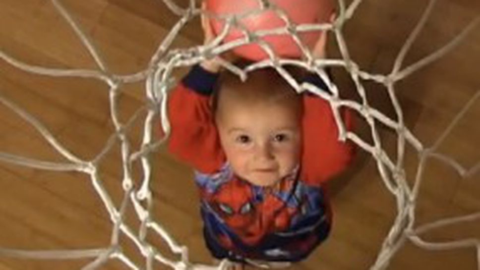 Малкият Тайтъс отново изумява (видео)