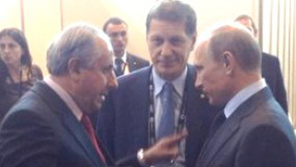 Путин и шефът на волейбола се прегърнаха (ВИДЕО)