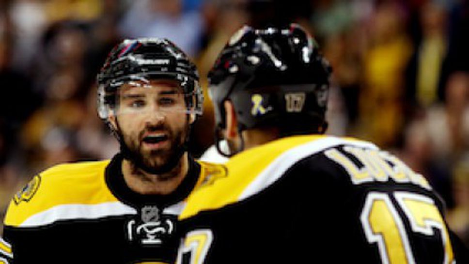 Бостън е на победа от финал в НХЛ