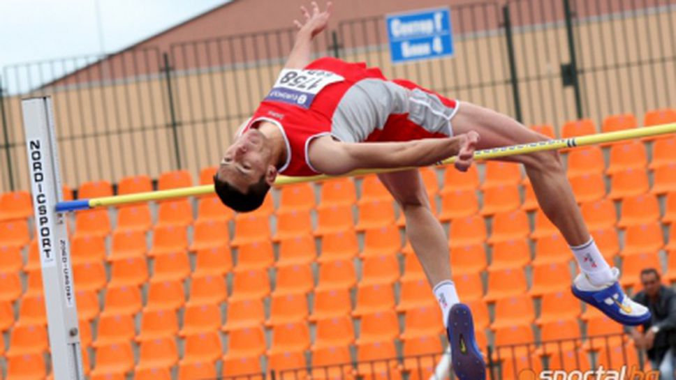 Виктор Нинов световен шампион, Иван Попов със сребро