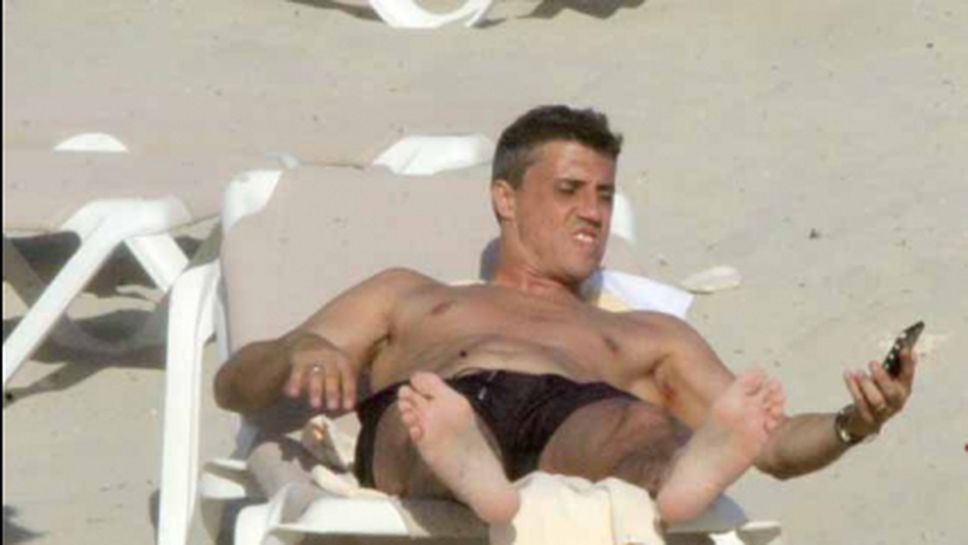 Креспо и Монтела почиват на един плаж