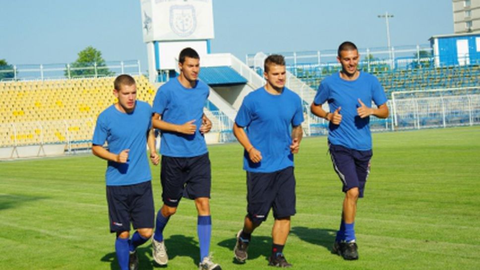 11 футболисти на първата тренировка на Черноморец