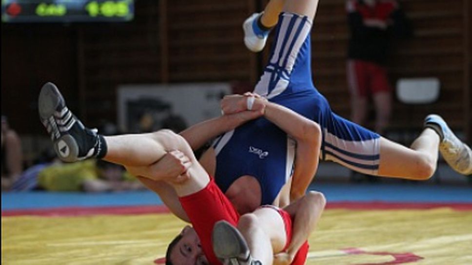 Юношеските национали по борба започнаха лагери преди европейското първенство