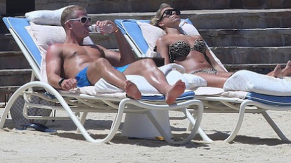 Джо Харт отдъхва със секси гадже в Мексико (снимки)