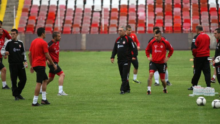 ЦСКА отива в Етрополе - червените ще играят три контроли