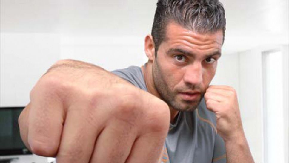 Мануел Чар защитава титли срещу Мазикин