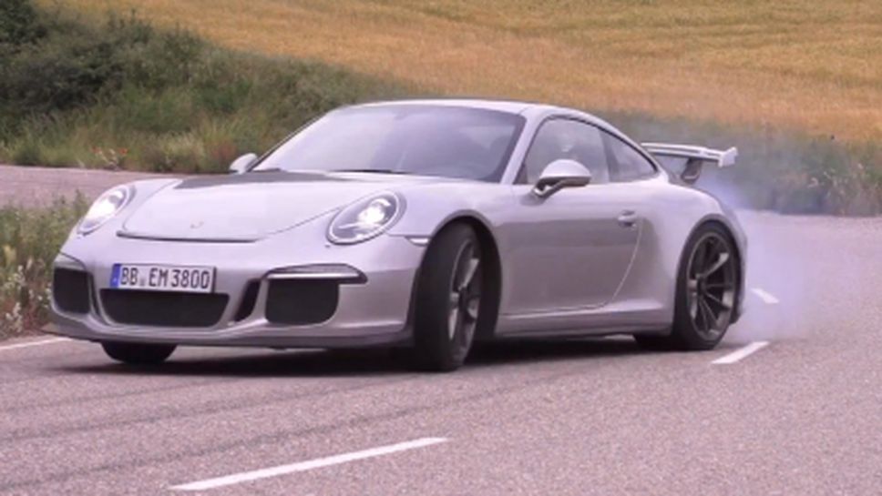 Бъдещото Porsche 911 GT3 си запали гумите (Видео)
