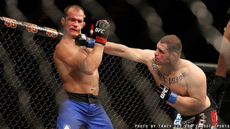 Веласкес и Дос Сантос играят трети мач на UFC 166