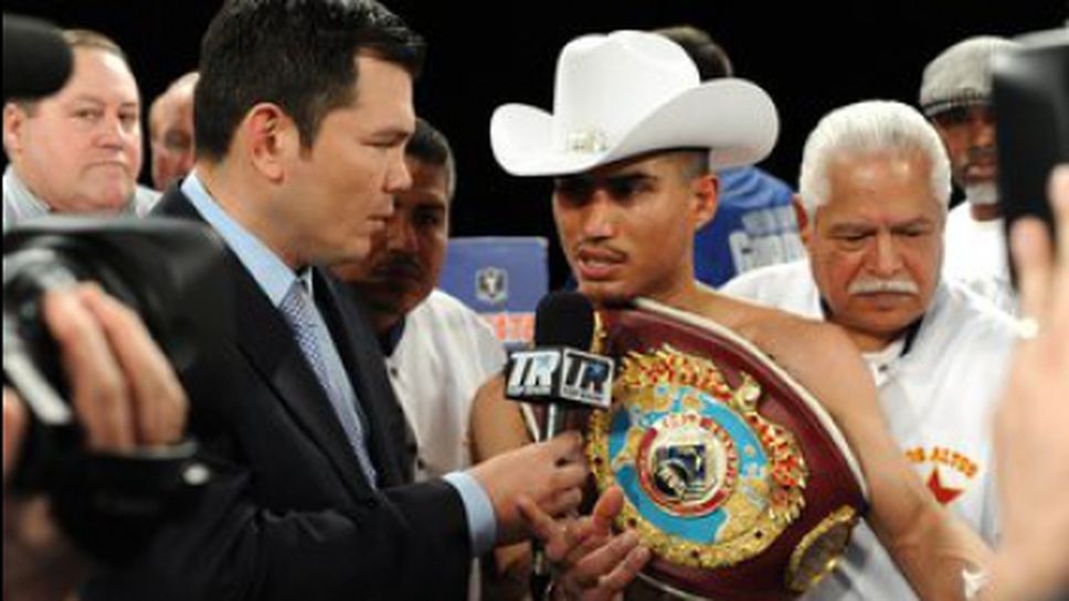 Мики Гарсия нокаутира Лопес