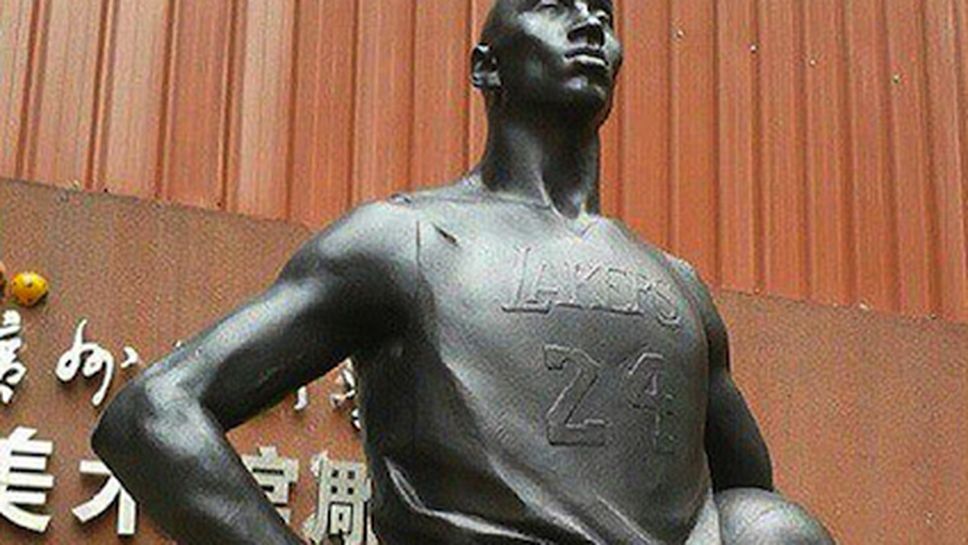 Коби се сдоби със статуя в Китай